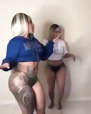 Double dose twins 🍑