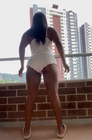 Voluptuous curves that hypnotizes eyes