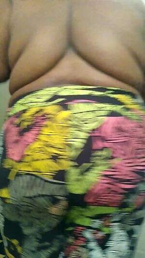 A booty you can't keep under wraps 😏