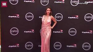 Alison Brie - Epsy Awards Red Carpet