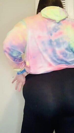 Don’t mind me, just taking my pants off 😘