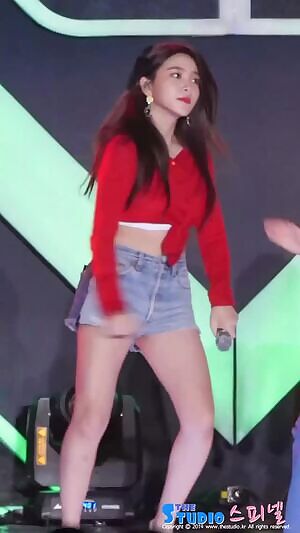 Red Velvet - Red Hot Yeri