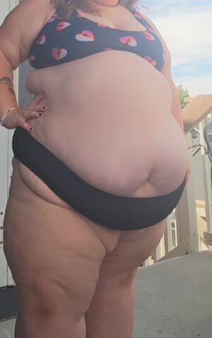 Chubby Lovers BBW Belly Button Bouncing