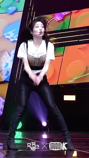 Rocket Punch - Yeonhee in leather