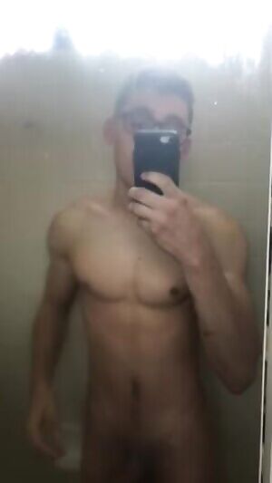 I heard you ladies like hot, steay GIFs 😉