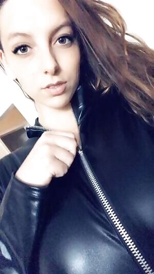 Don’t let isolation get you down. Cum spend it with me!