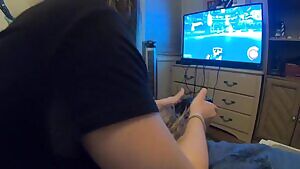 Letting my boyfriend fuck me while I play video games