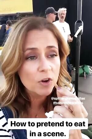 Jenna Fischer showing how to pretend eat for a scene.