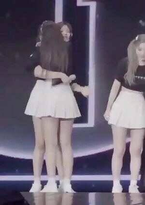 Twice - Jeongyeon grabbing a handful of Nayeon