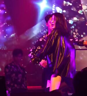 Damn IU - Sexy Twenty Three Performance