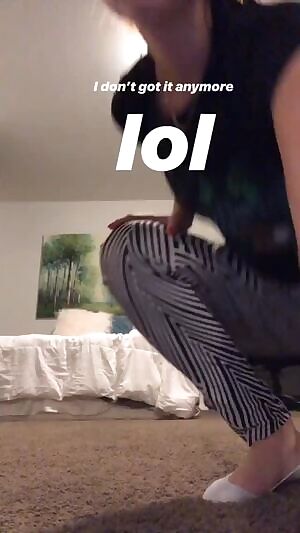 flair:booty Taymoo handstand