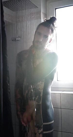 why do hot showers feel so good? 🥵