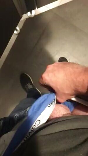 Anyone into thick dicked bearded dads?