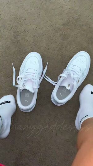 Sneakers Bisexual Fansly Findom Goddess