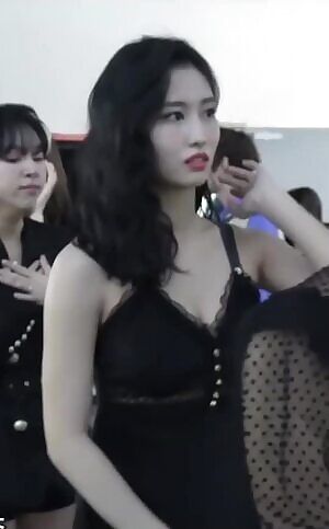 TWICE - Momo