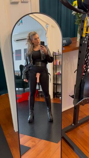 Girls Wearing Strapons Femdom Leather Mistress