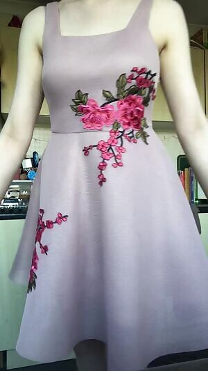 Having un in the kitchen in my pretty dress 🥰🌺