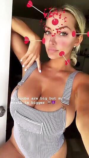 Lindsey Pelas