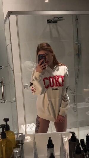 Girls Saying Daddy Babe Elsathora Lacey Chabert