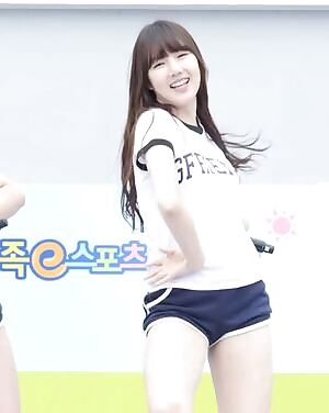GFriend - Yerin's Juicy 18 y/o Ass