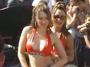 Bikini car wash girl stripping in public and little boy in the back couldn't hold off and jerking