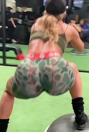 sommers hot ass in shorts