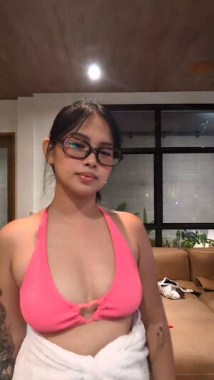 Asian Babe Boobs Curvy Cute