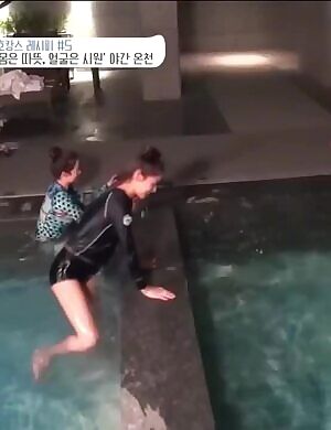 AOA - Seolhyun in tight pants