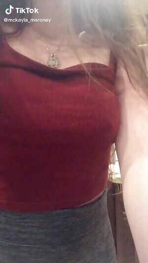 McKayla Maroney juggling