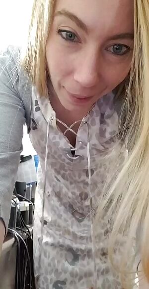 More pantyless pantyhose from my office... 43