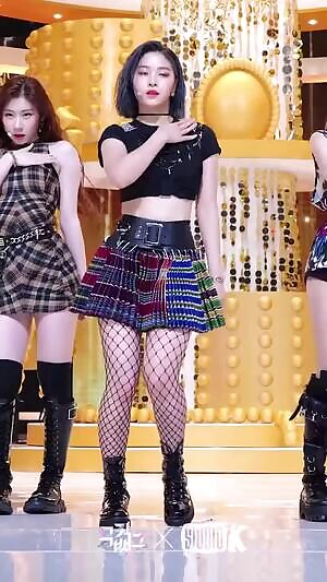 ITZY - Ryujin Thigh Jiggle Thread