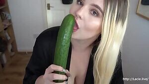 Busty Blonde American Offering Pay2play Camshows