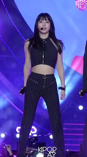 TWICE - Momo
