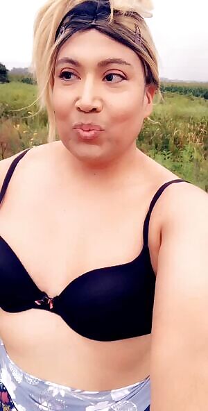 Wardrobe Malfunction 💁 nah i just undressing for you🥰😘😘