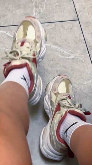 Crush Fetish Dirty Feet Findom Goddess