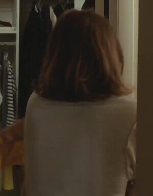 Elizabeth Olsen sideboob