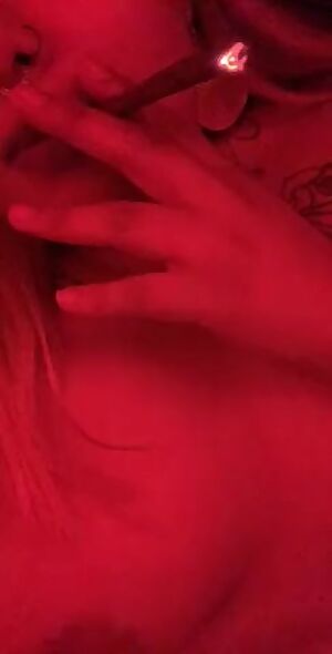 Relaxing in bed😌💨 F