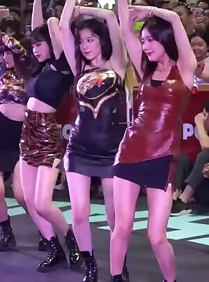 I-DLE - Soojin & Shuhua back-/sideview