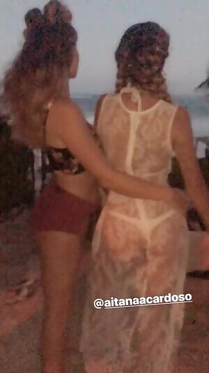 Kittyplaysgames with her friend