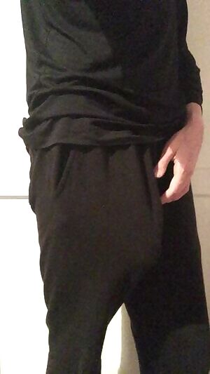 Thin sweats always give the best outlines