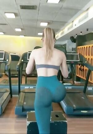 Great workout in green yoga pants