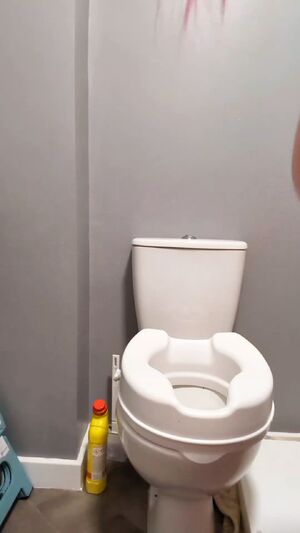 Girls Peeing/Pissing💦 BBW Chubby Pee Peeing