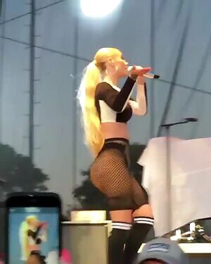 Iggy Azaleas is thicker than a bowl of oatmeal.