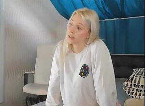 Curvy pale blonde strips