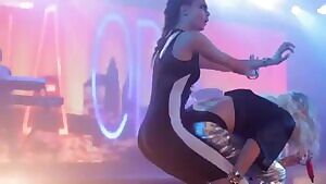 Cara Delevingne seems to enjoy that grinding 😍