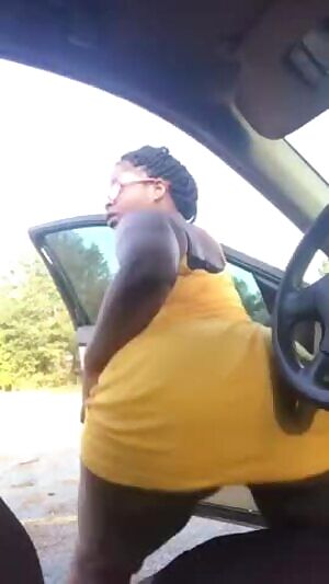 ebony milf in dress twerking with no panties