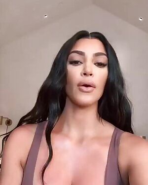 Kim Kardashian Tits