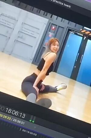 HYERAN - Booty jiggle + Pokie Bonus