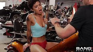 Honey Gold cums on a motorocycle