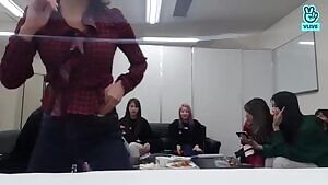 JIHYO - Epic eye contact + booty
